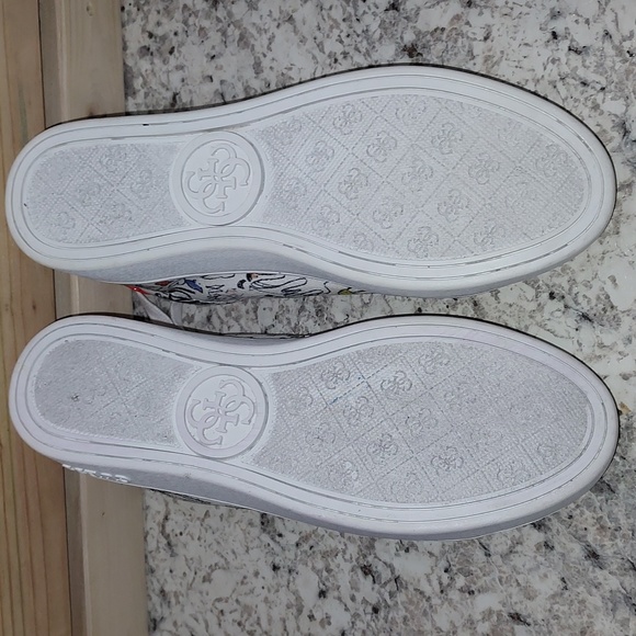 Womens Guess Graffiti Sneakers..7 - Picture 7 of 9